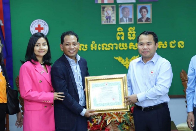 សាខា​កាកបាទក្រហមកម្ពុជា​ខេត្ត​កណ្តាល ទទួលបាន​ថវិកា​ឧបត្ថម្ភ​ពី​លោក​ឧត្តមសេនីយ៍ទោ ភឺន ផល្លា និង​លោកស្រី សាយ សោភា ចំនួន​៥​ម៉ឺន​ដុល្លារ​