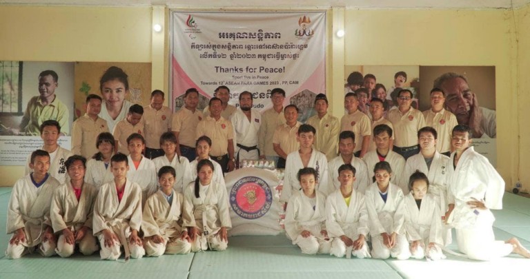 ថ្នាក់ដឹកនាំ សមាគម​រាជសីហ៍ ចុះសួរសុខទុក្ខ និង​ផ្តល់​អំណោយ​ជូន កីឡាករ​យូ​ដូ ជនពិការ​ចំនួន​២០​នាក់ ដែល​កំពុង​ហ្វឹកហាត់​ត្រៀម​ចូលរួម​ការប្រកួត «​កីឡា​ស៊ី​ហ្គេម​»​នៅ​កម្ពុជា​