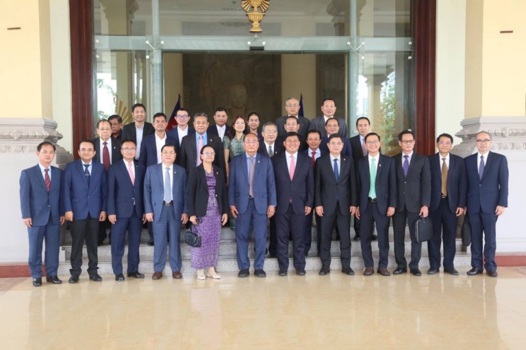 គណ​:​កម្ម​ការ​ទី​៣ នៃ​រដ្ឋសភា និង​ក្រសួង​បរិស្ថាន​ជួប​ប្រជុំ​ពិភាក្សា​លើ​សេចក្តីព្រាង​ក្រម​បរិស្ថាន និង​ធនធានធម្មជាតិ​