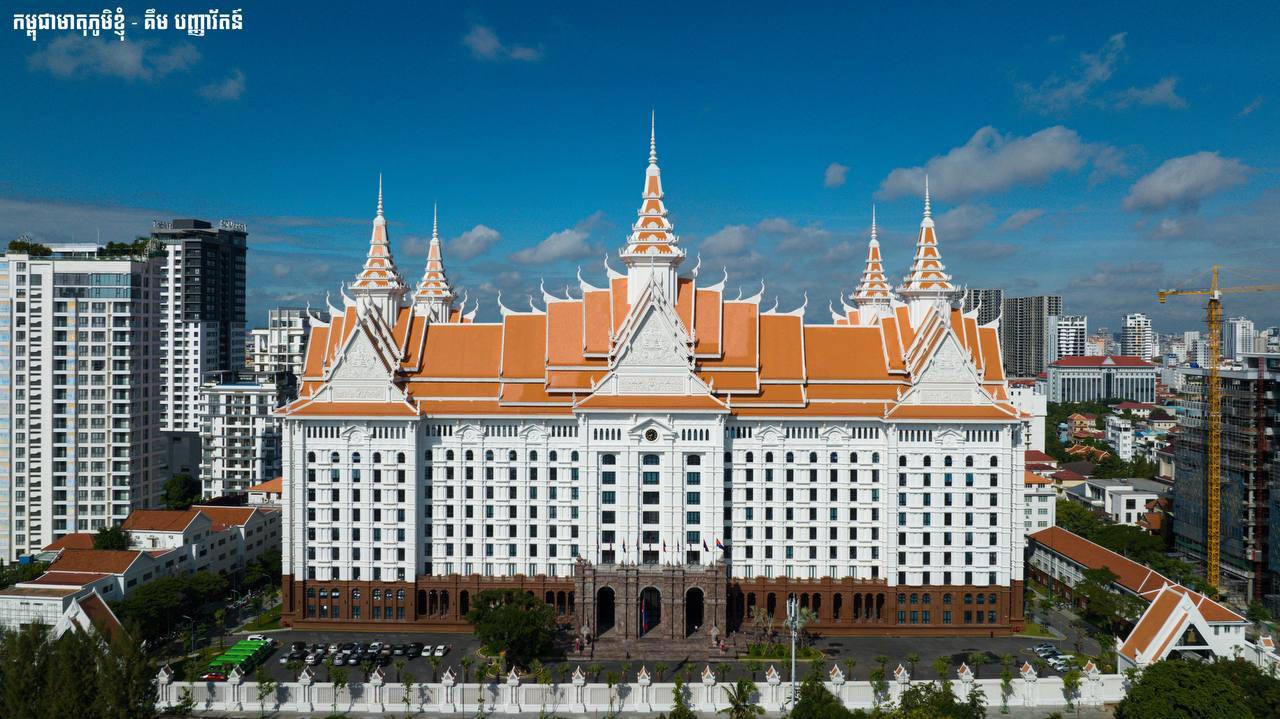 អបអរសាទរ ការដាក់សម្ពោធឱ្យប្រើប្រាស់ជាផ្លូវការអគារសហសម័យថ្មី នៃទីស្តីការក្រសួងមហាផ្ទៃ————————————-