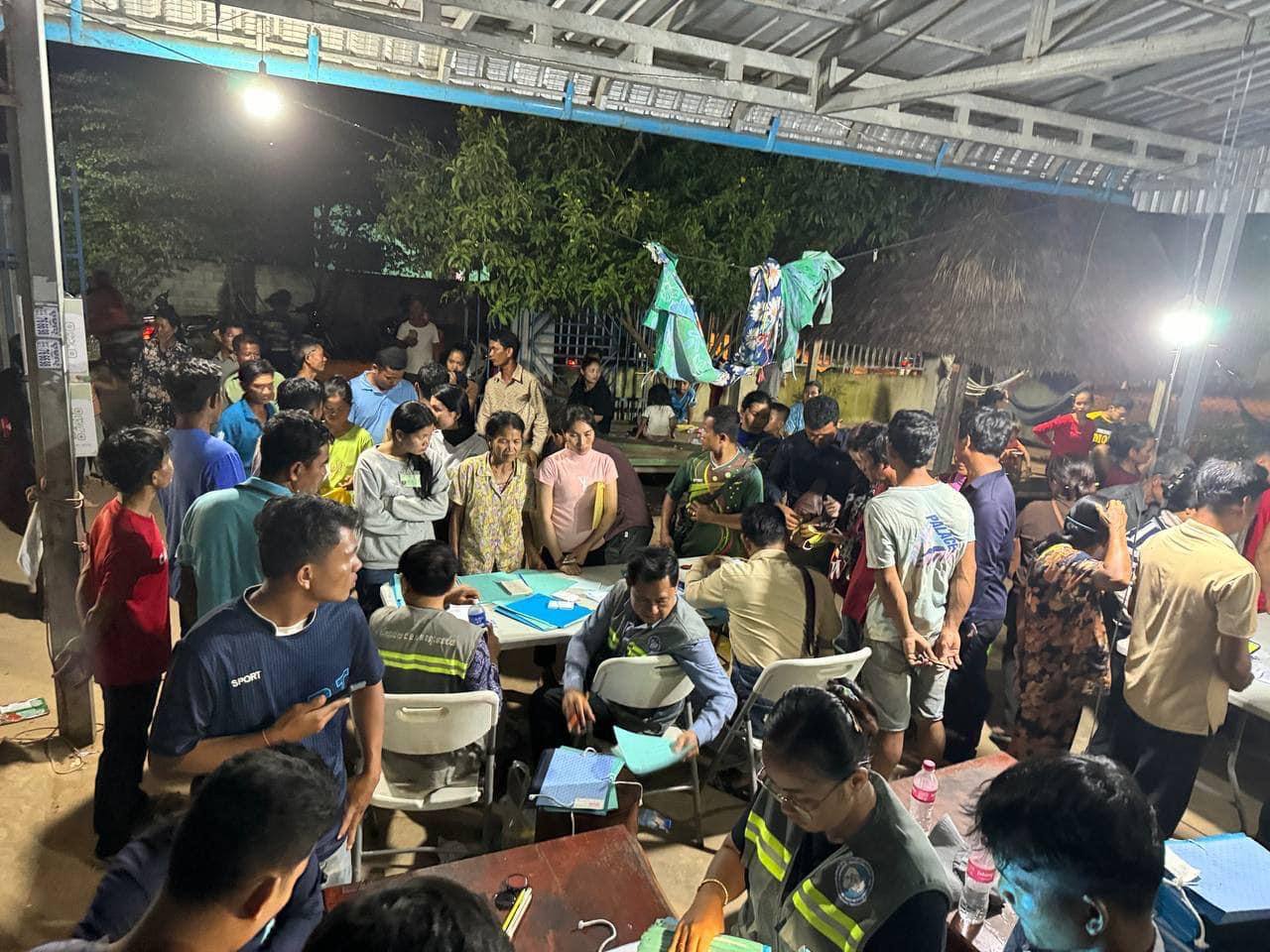 បងប្អូនក្រុមវាល បន្តចុះវិនិច្ឆ័យក្បាលដី ជូនបងប្អូនប្រជាពលរដ្ឋជាម្ចាស់ដីស្ថិតនៅភូមិសាឡាំ ភូមិត្រពាំងខ្នារ និងភូមិស្រែខ្ញែរ ឃុំពោធិ៍ម្រាល ស្រុកបសេដ្ឋ ខេត្ត កំពង់ស្ពឺ ————————–