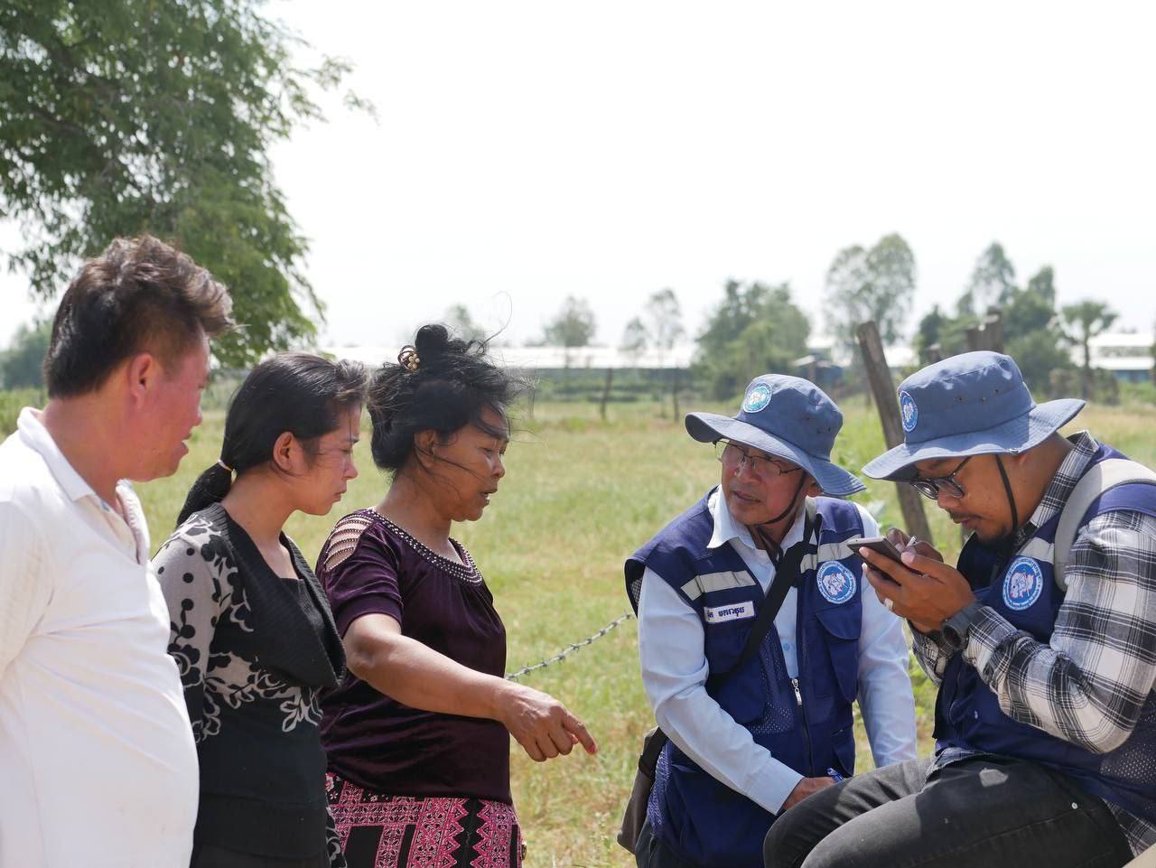 បងប្អូនក្រុមវាលទី១៧ បន្តចុះវាស់វែង និងប្រមូលទិន្នន័យក្បាលដី ដើម្បីចុះបញ្ជីដីធ្លីមានលក្ខណៈជាប្រព័ន្ធ ជូនបងប្អូនប្រជាពលរដ្ឋនៅឃុំព្រៃក្មេង ស្រុកភ្នំស្រួច ខេត្តកំពង់ស្ពឺ