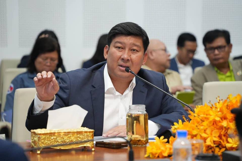 គណៈកម្មាធិការសម្បទានដីសង្គមកិច្ច មិនត្រឹមតែមានតួនាទីក្នុងការបែងចែកដីសម្បទានសង្គមកិច្ចជូនដល់ប្រជាពលរដ្ឋក្រីក្រលំបាកមិនមានដីធ្លី ជនជាតិដើមភាគតិច និងអតីតយុទ្ធជនប៉ុណ្ណោះទេ ក៏មានទទួលខុសត្រូវខ្ពស់ក្នុងការប្រែក្លាយតំបន់ជនបទកម្ពុជាឱ្យទៅជាបុរីជនបទ និងបង្ខិតជនបទឱ្យជិតទីក្រុង ស្របទៅតាមយុទ្ធសាស្ត្របញ្ចកោណដំណាក់កាលទី១ និងស្របតាមការវិវត្តរបស់សង្គមសេដ្ឋកិច្ច និងវប្បធម៌របស់ប្រទេសកម្ពុជា