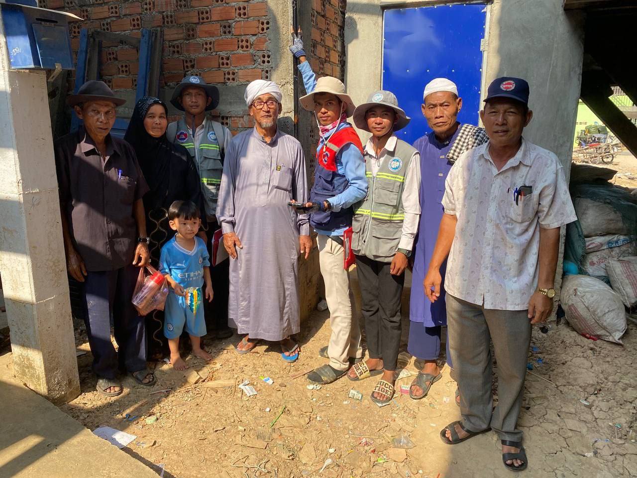 បងប្អូនក្រុមវាល បន្តចុះវាស់វែង និងប្រមូលទិន្នន័យក្បាលដី ចុះបញ្ជីដីធ្លីមានលក្ខណៈជាប្រព័ន្ធ ជូនប្រជាពលរដ្ឋស្ថិតនៅឃុំវិហារលួង និងឃុំកំពង់លួង ស្រុកពញាឮ ខេត្តកណ្ដាល