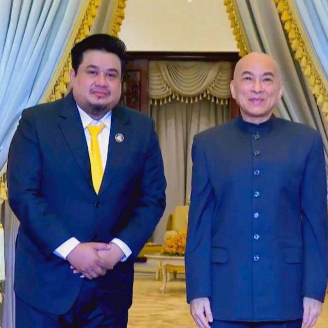 ប្រវត្តិ នៃវត្តប្រយូវង្ស ពីខ្ញុំ​ សុីសុវត្ថិ​ សិទ្ធីដែន​  ព្រះញាតិវង្ស​ ខ្ញុំសូមសំណូមពរ​  ដល់ក្រសួងធម្មកា​ សាសនា​  និង​  រាជរដ្ឋាភិបាល​ មេត្តារក្សាទីតាំង​ (​ វត្តប្រយូវង្ស​ )​ ដែលជាស្នាមព្រះហស្ថ​ កុំអោយបាត់បង់​  ដោយអនុគ្រោះផង​