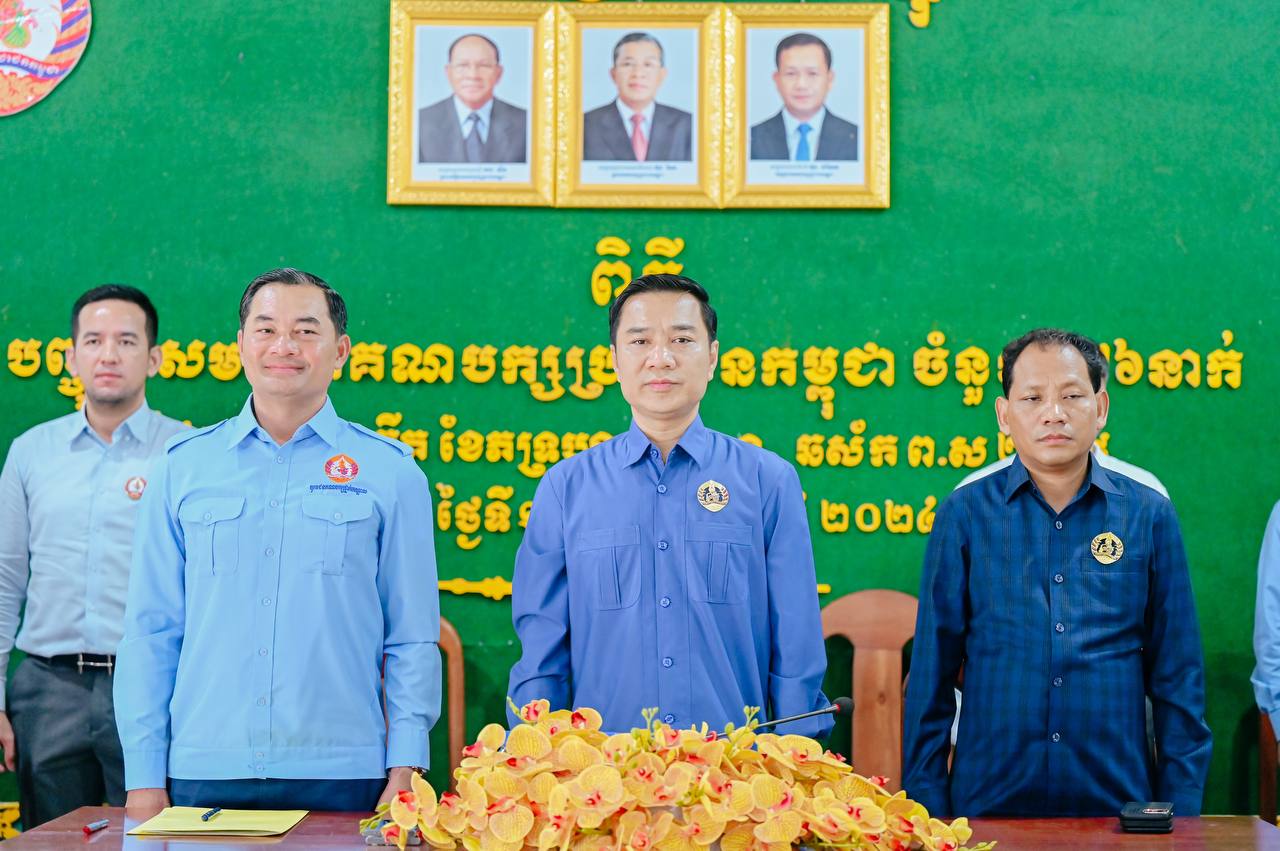 ដោយមើលឃើញនិងសកម្មភាពរបស់មេបក្សក្រៅឆាក សម រង្ស៊ី កាន់តែអាក្រក់ៗទៅ ទើបថ្នាក់ដឹកនាំគណបក្សឃុំ ស្រុក គណបក្សភ្លើងទាន ឆន្ទៈខ្មែរសុំចូលរួមរស់ជីវភាពនយោបាយជាមួយគណបក្សប្រជាជន.